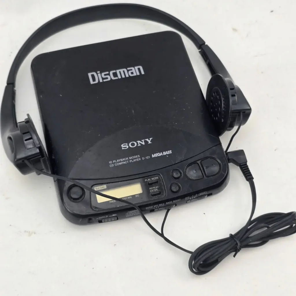 Reproductor de CD portátil Sony Discman D-121 negro con auriculares y Mega Bass. by Remates Narvaja