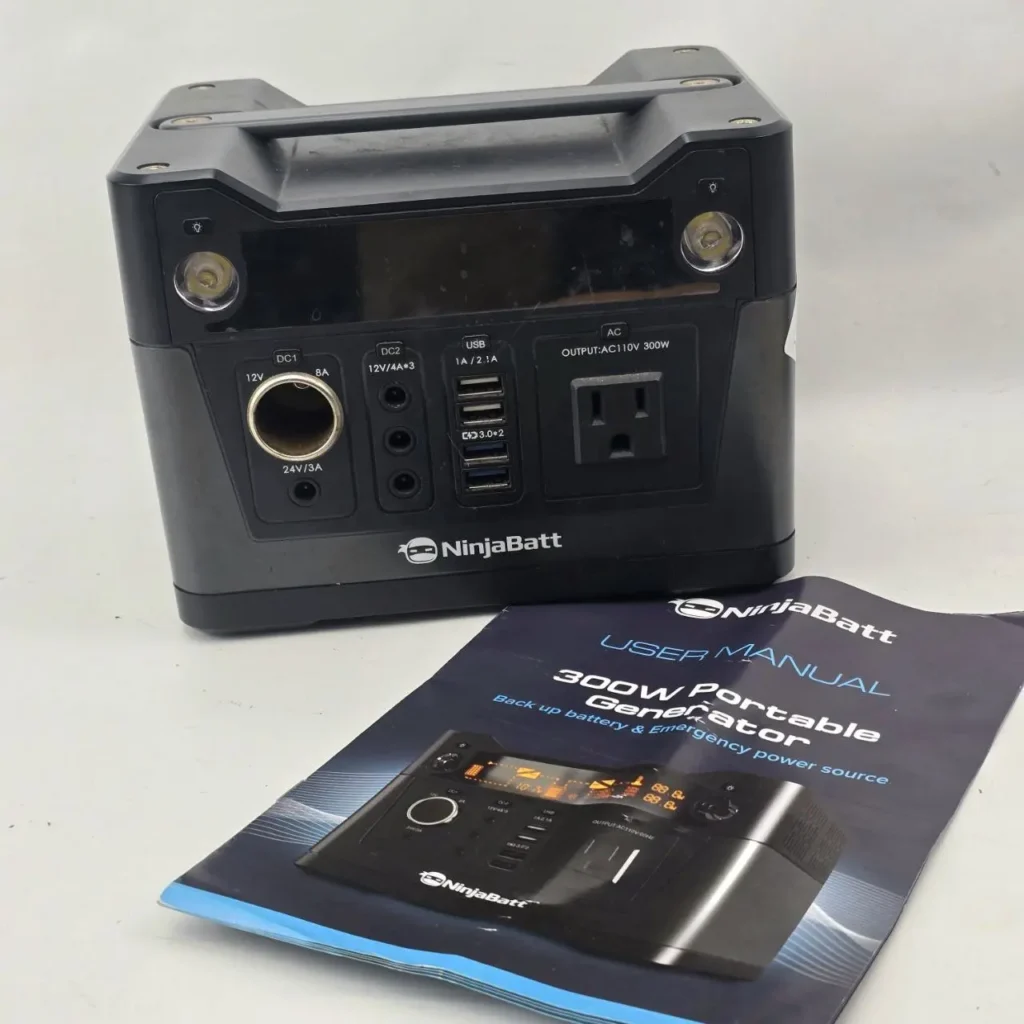 Generador portátil NinjaBatt de 300W con puertos USB y AC, y manual de usuario. by Remates Narvaja