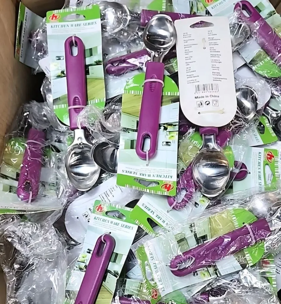 Cucharas para helado con mango morado, empaquetadas. by Remates Narvaja