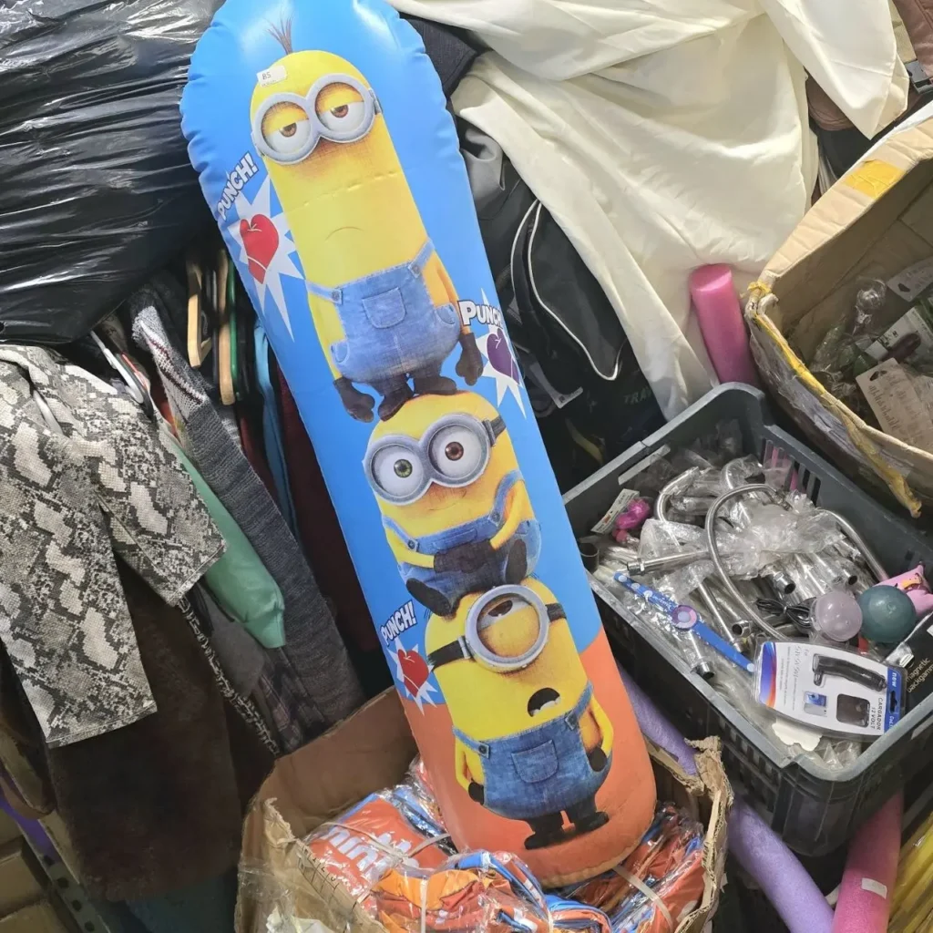 Saco de boxeo inflable azul de Minions. by Remates Narvaja