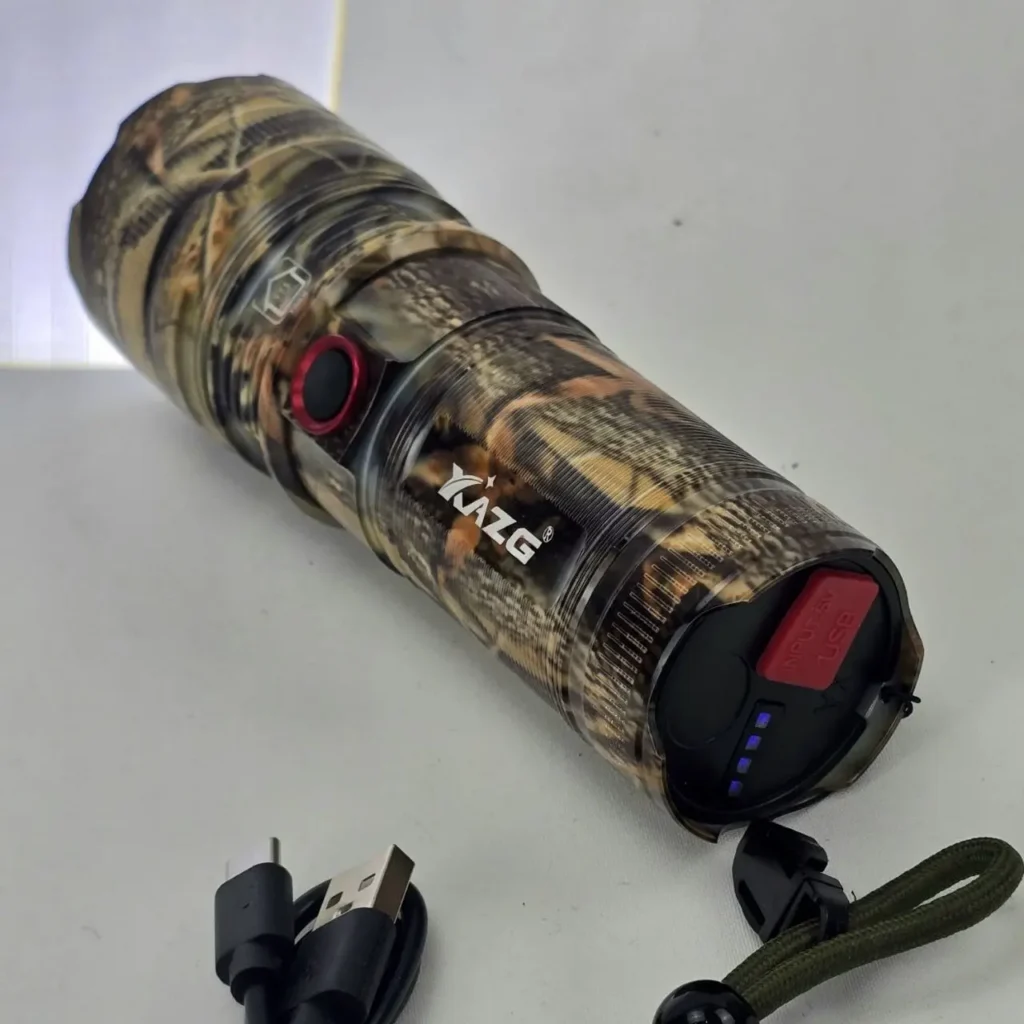 Linterna KAZG de camuflaje recargable con carga USB. by Remates Narvaja