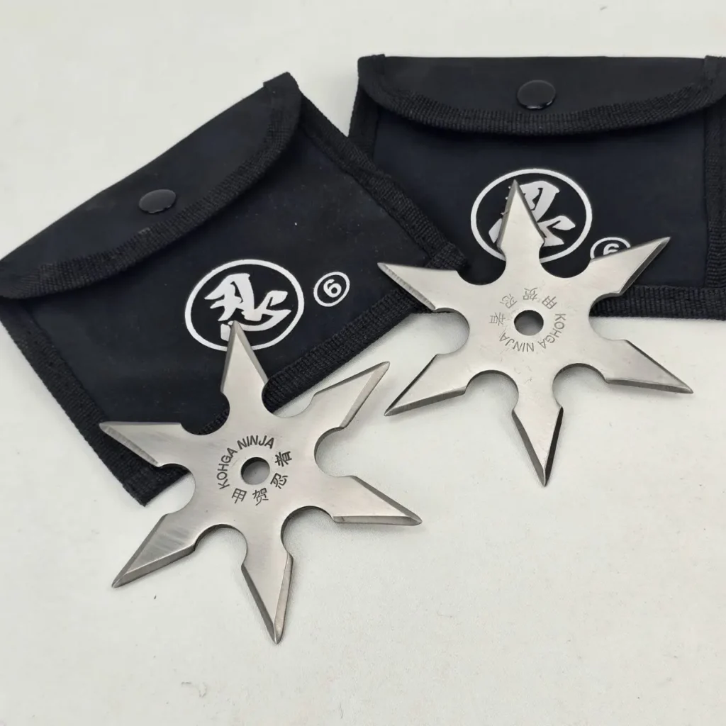 Dos shurikens de metal Kohga Ninja con estuches negros. by Remates Narvaja