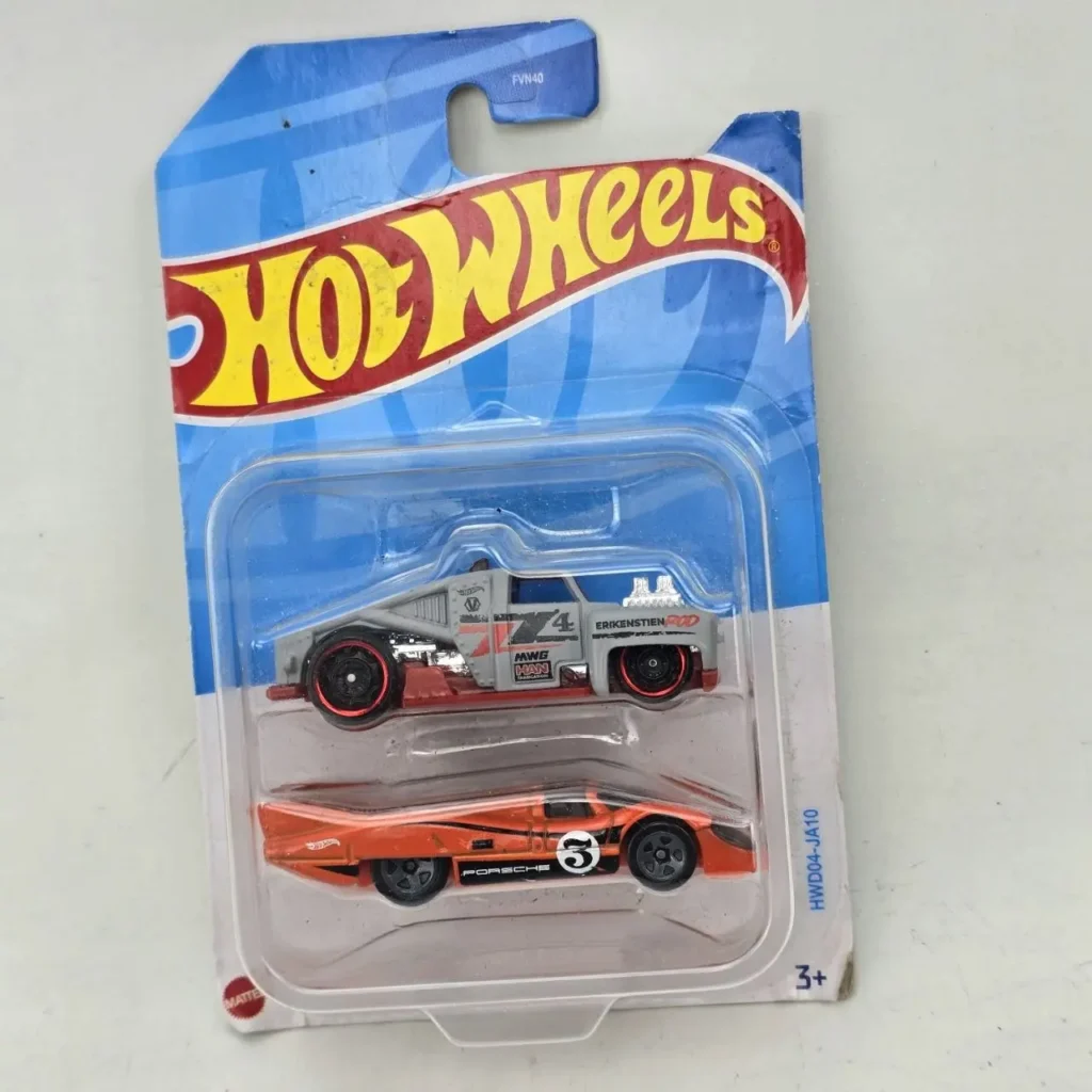 Hot Wheels 2-pack con camión custom gris y Porsche de carreras naranja, sellado en su empaque original. by Remates Narvaja