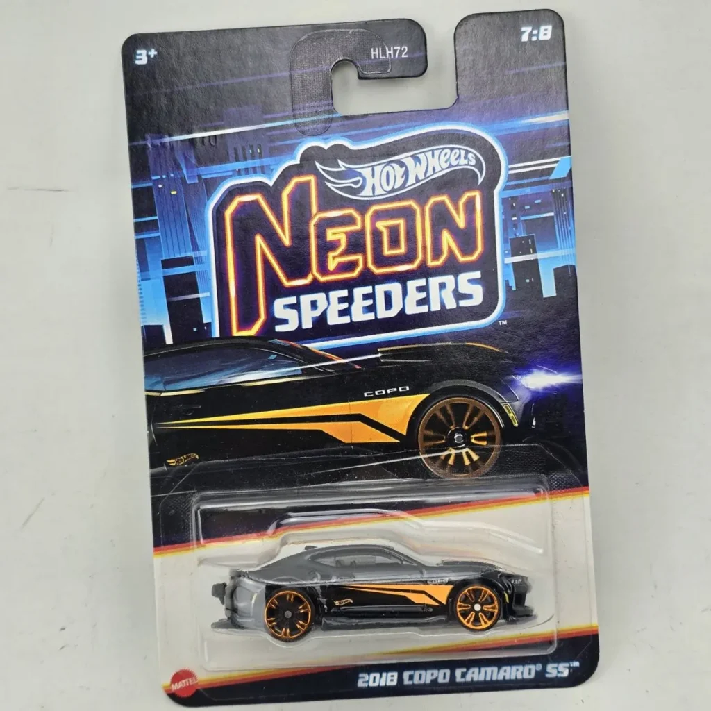 Hot Wheels Neon Speeders 2018 COPO Camaro SS negro con detalles naranjas en su empaque. by Remates Narvaja