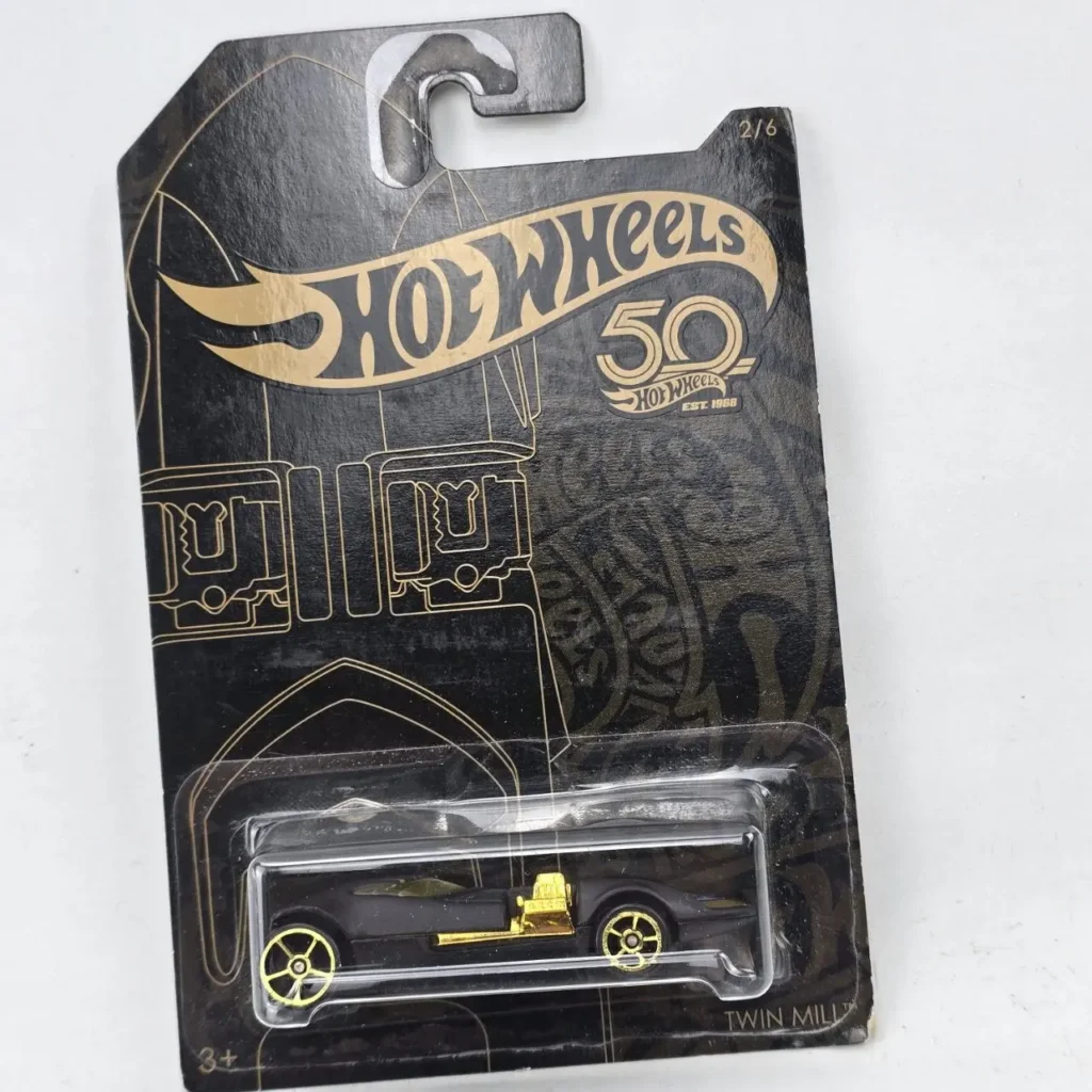 Hot Wheels 50th Anniversary Twin Mill die-cast car en empaque negro y dorado. by Remates Narvaja