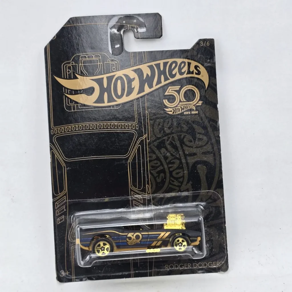 Hot Wheels Rodger Dodger 50 Aniversario negro y oro en su empaque. by Remates Narvaja