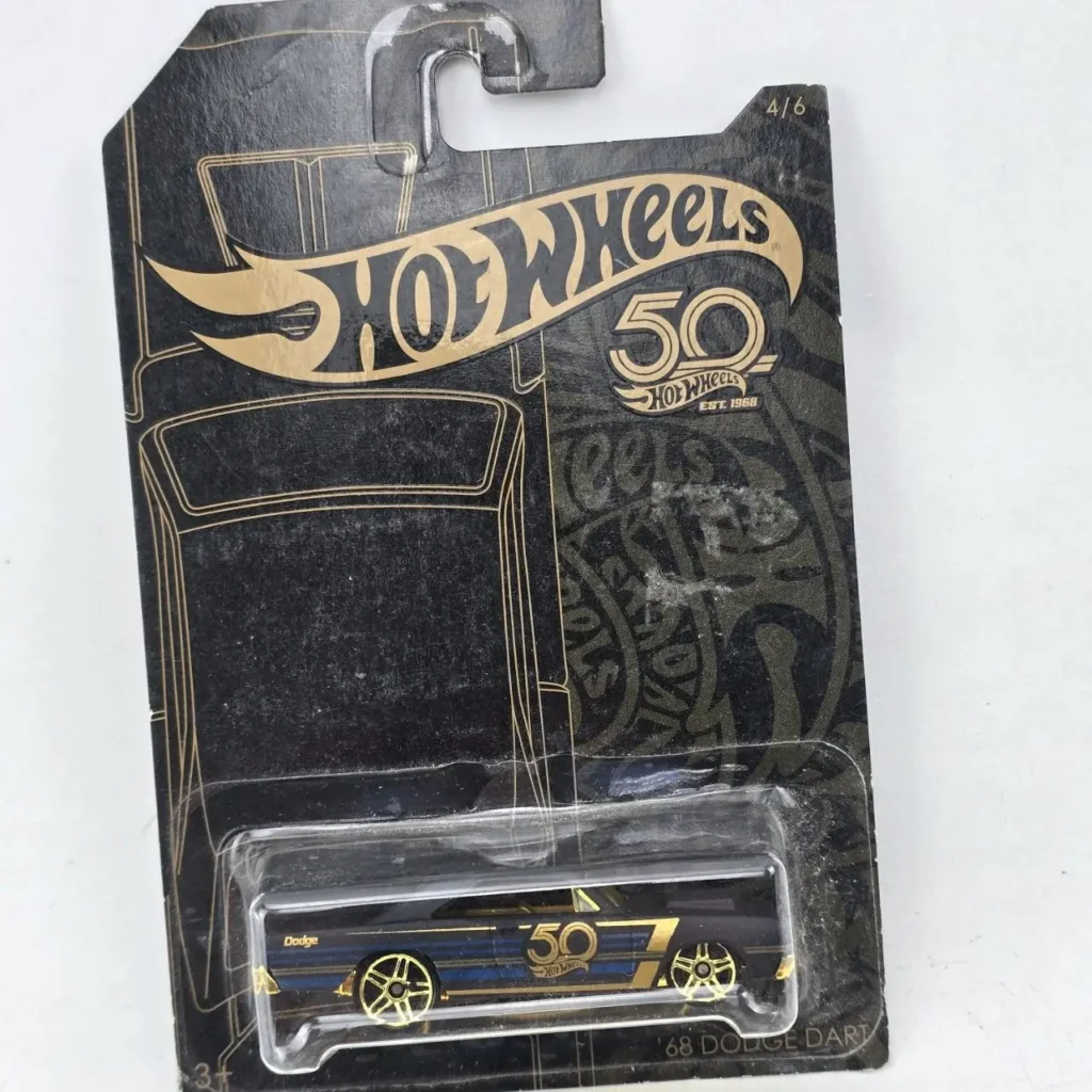 Hot Wheels 50th Anniversary '68 Dodge Dart en empaque negro y dorado. by Remates Narvaja
