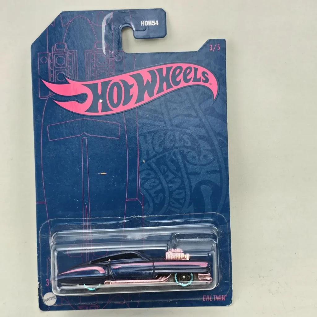 Coche Hot Wheels Evil Twin HDH54 en blister, azul oscuro con detalles rosas. by Remates Narvaja