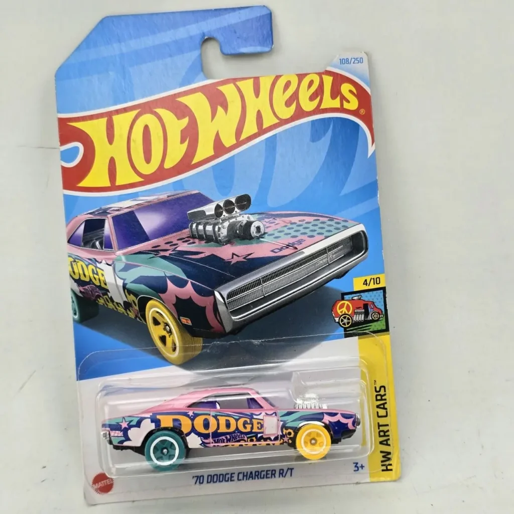 Hot Wheels '70 Dodge Charger R/T HW Art Cars, rosa y azul, nuevo en paquete. by Remates Narvaja