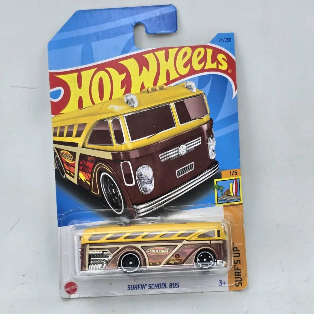 Hot Wheels Surfin' School Bus die-cast toy car, amarillo y marrón, nuevo en paquete. by Remates Narvaja