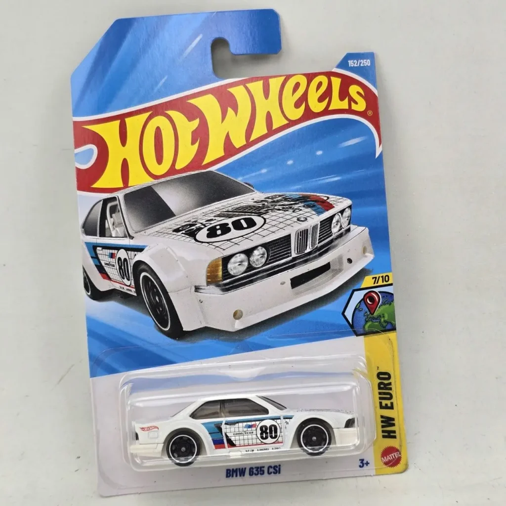 Hot Wheels BMW 635 CSi blanco con decoración de carreras en empaque. by Remates Narvaja