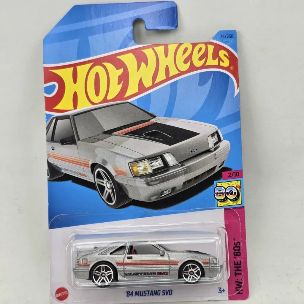 Hot Wheels '84 Mustang SVO plateado en empaque, serie HW: THE '80s. by Remates Narvaja