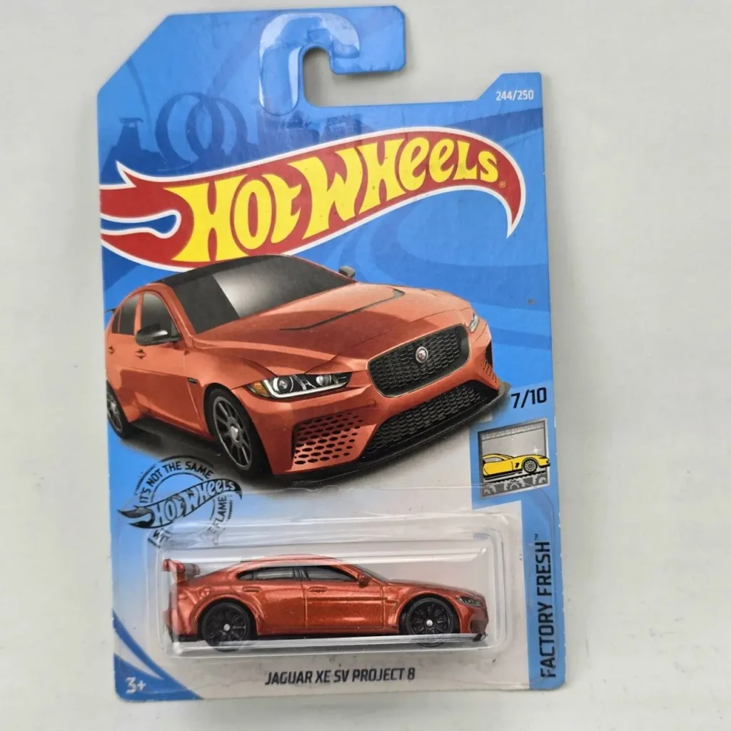 Hot Wheels Jaguar XE SV Project 8 naranja en empaque, serie Factory Fresh 244/250. by Remates Narvaja