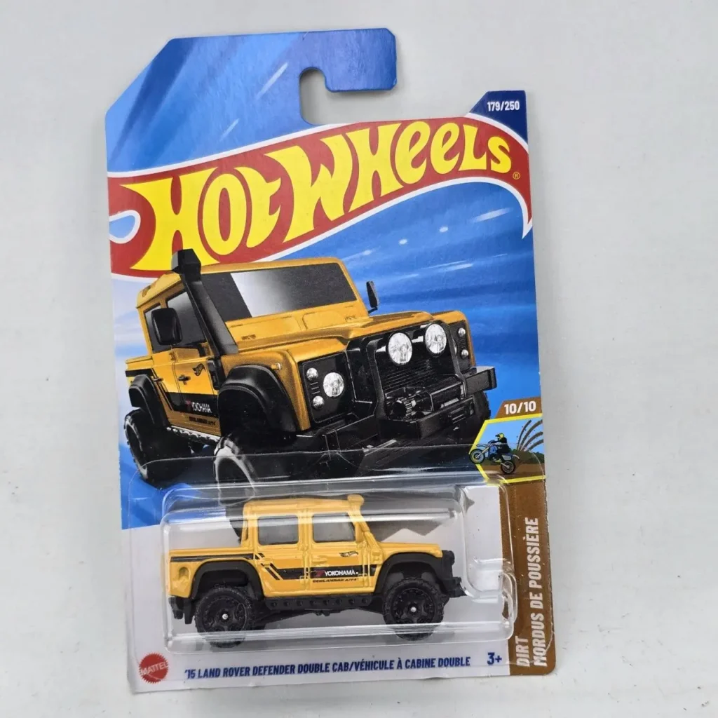 Hot Wheels '15 Land Rover Defender Double Cab amarillo, nuevo en su empaque. by Remates Narvaja