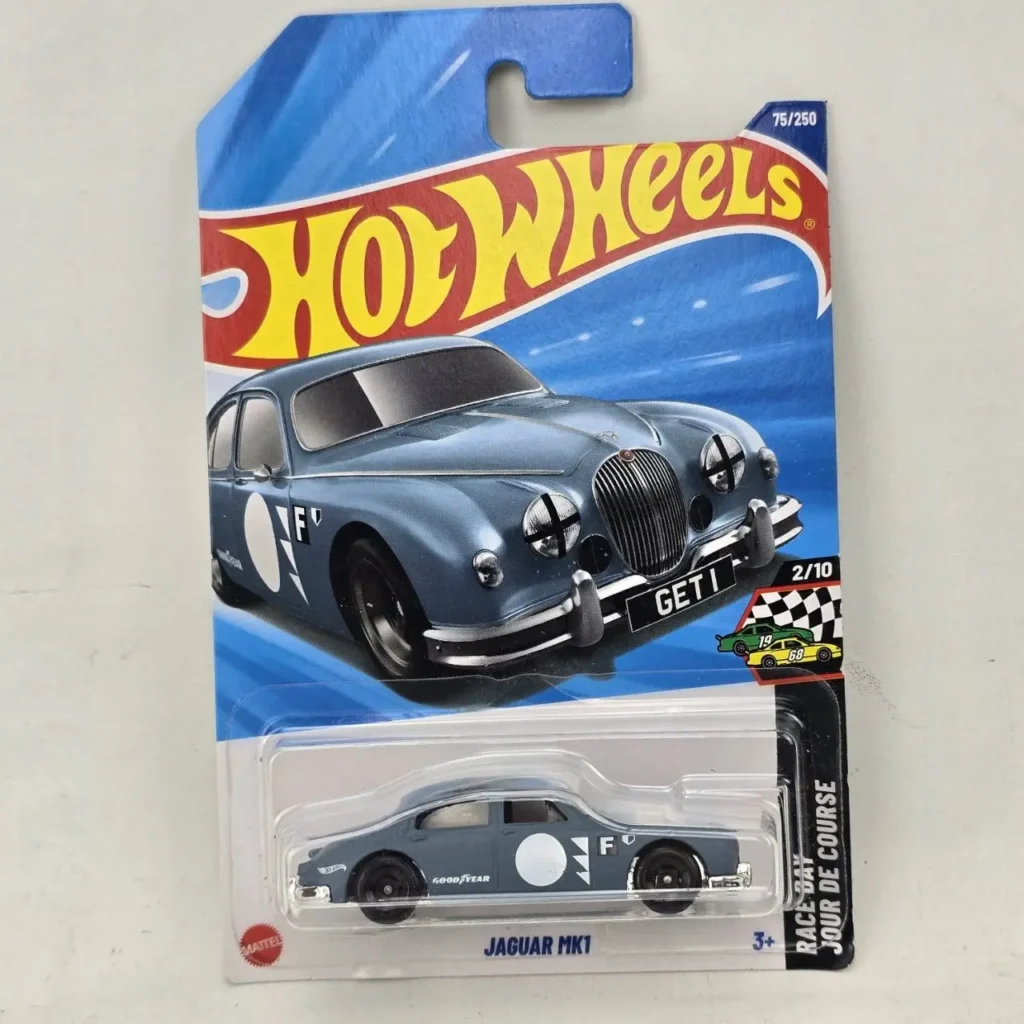 Hot Wheels Jaguar MK1 coche de juguete gris, serie Race Day, en su empaque. by Remates Narvaja