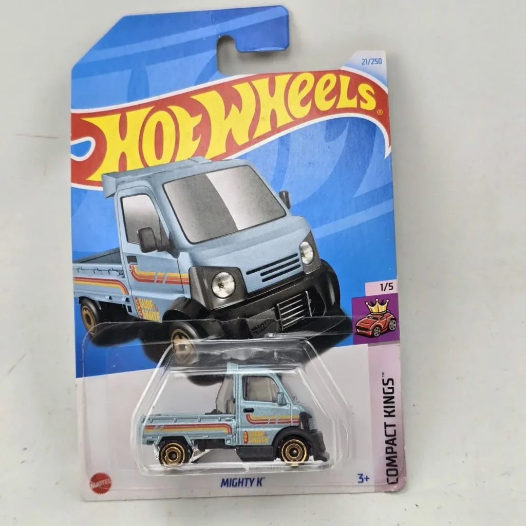 Hot Wheels Mighty K azul claro, camioneta die-cast con gráficos Surf & Skate, en su empaque original de la serie Compact Kings." by Remates Narvaja