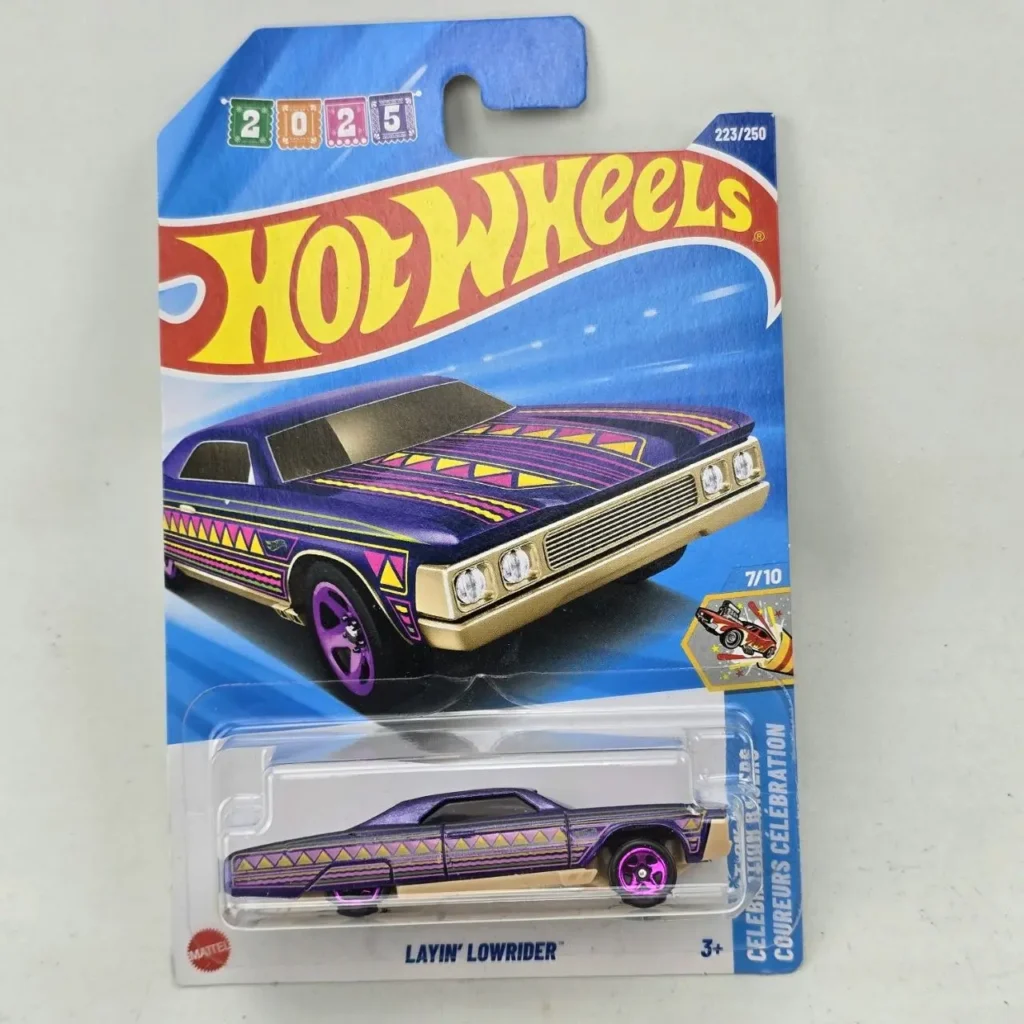 Hot Wheels Layin' Lowrider 2025 morado en empaque, serie Celebration Racers. by Remates Narvaja