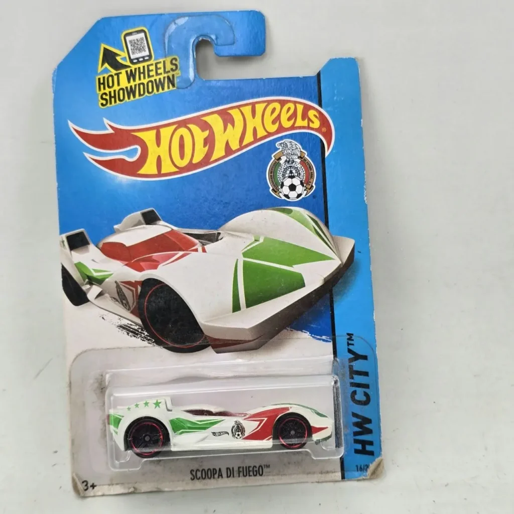 Hot Wheels Scoopa di Fuego en empaque, con diseño blanco, verde y rojo de la bandera de México y logo de la FMF. by Remates Narvaja