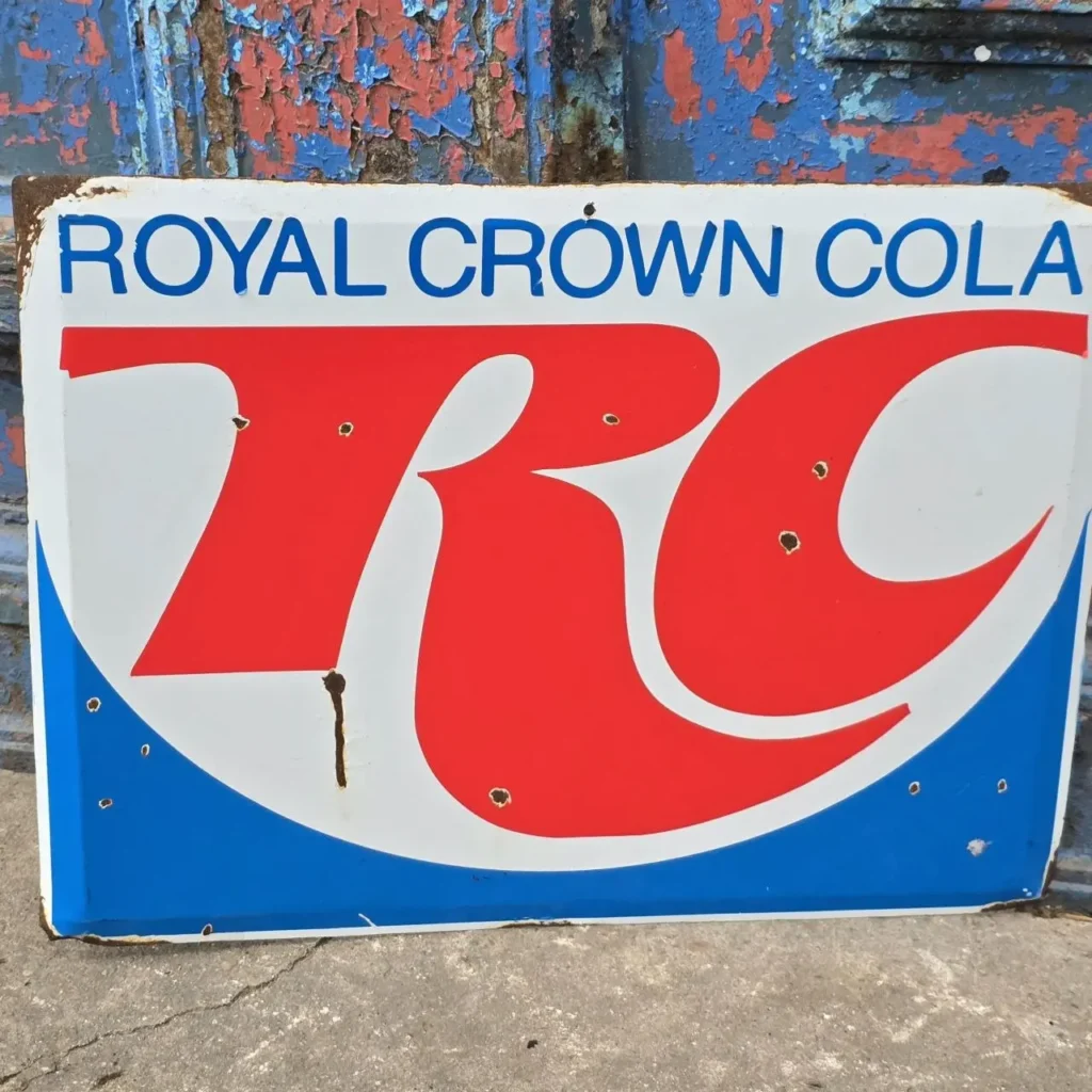 Señal vintage de metal de Royal Crown Cola con logo RC rojo. by Remates Narvaja