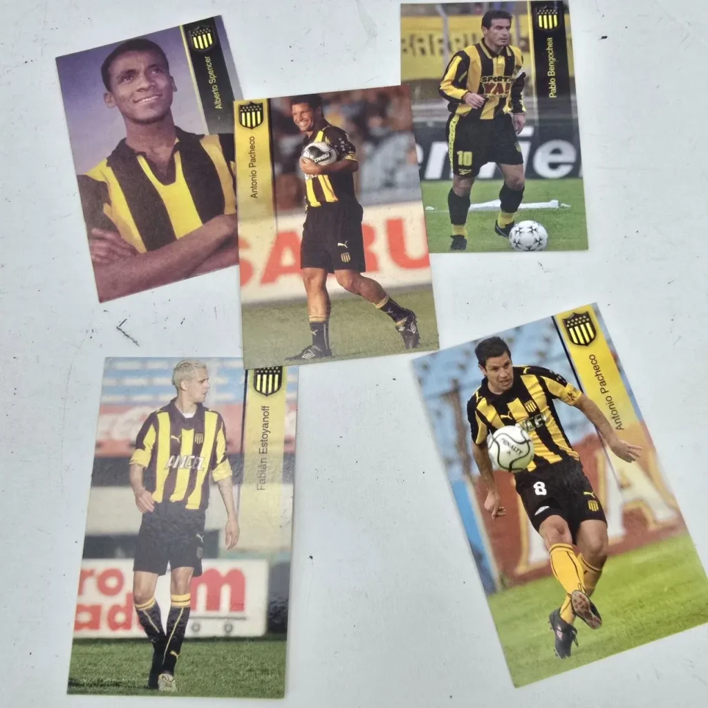 Tarjetas de fútbol de jugadores de Peñarol en uniformes amarillos y negros, incluyendo a Alberto Spencer, Antonio Pacheco, Pablo Bengoechea by Remates Narvaja