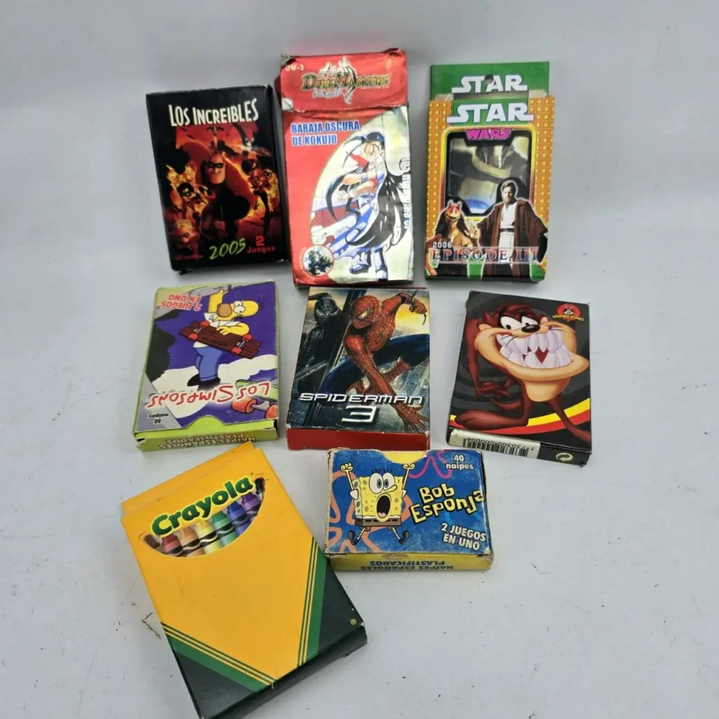 Colección de mazos de cartas de Los Increíbles, Star Wars, Spider-Man, Los Simpsons, Taz, Bob Esponja y una by Remates Narvaja
