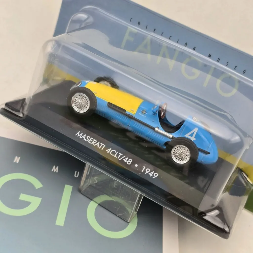 Modelo a escala Maserati 4CLT/48 de 1949, azul y amarillo, de la Colección Museo Fangio. by Remates Narvaja