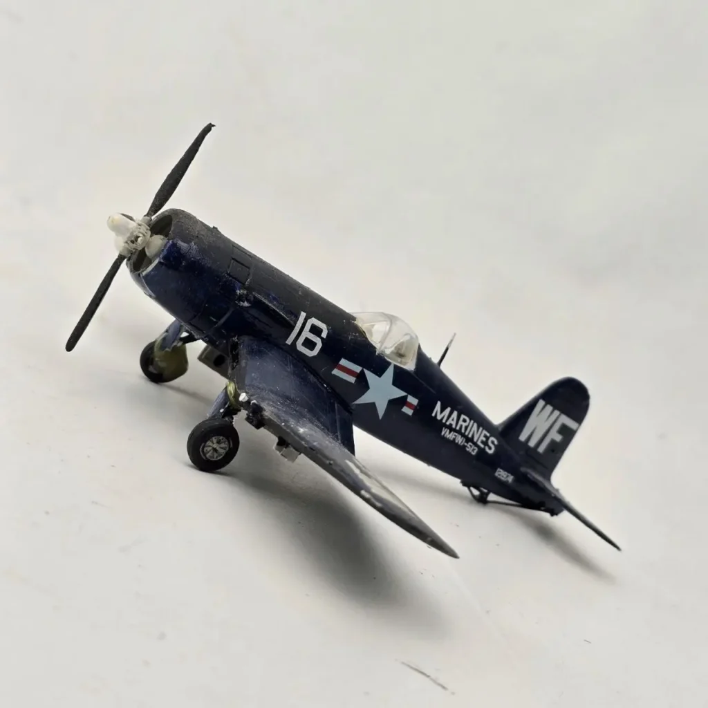 Modelo de avión de combate Vought F4U Corsair azul marino de los Marines. by Remates Narvaja