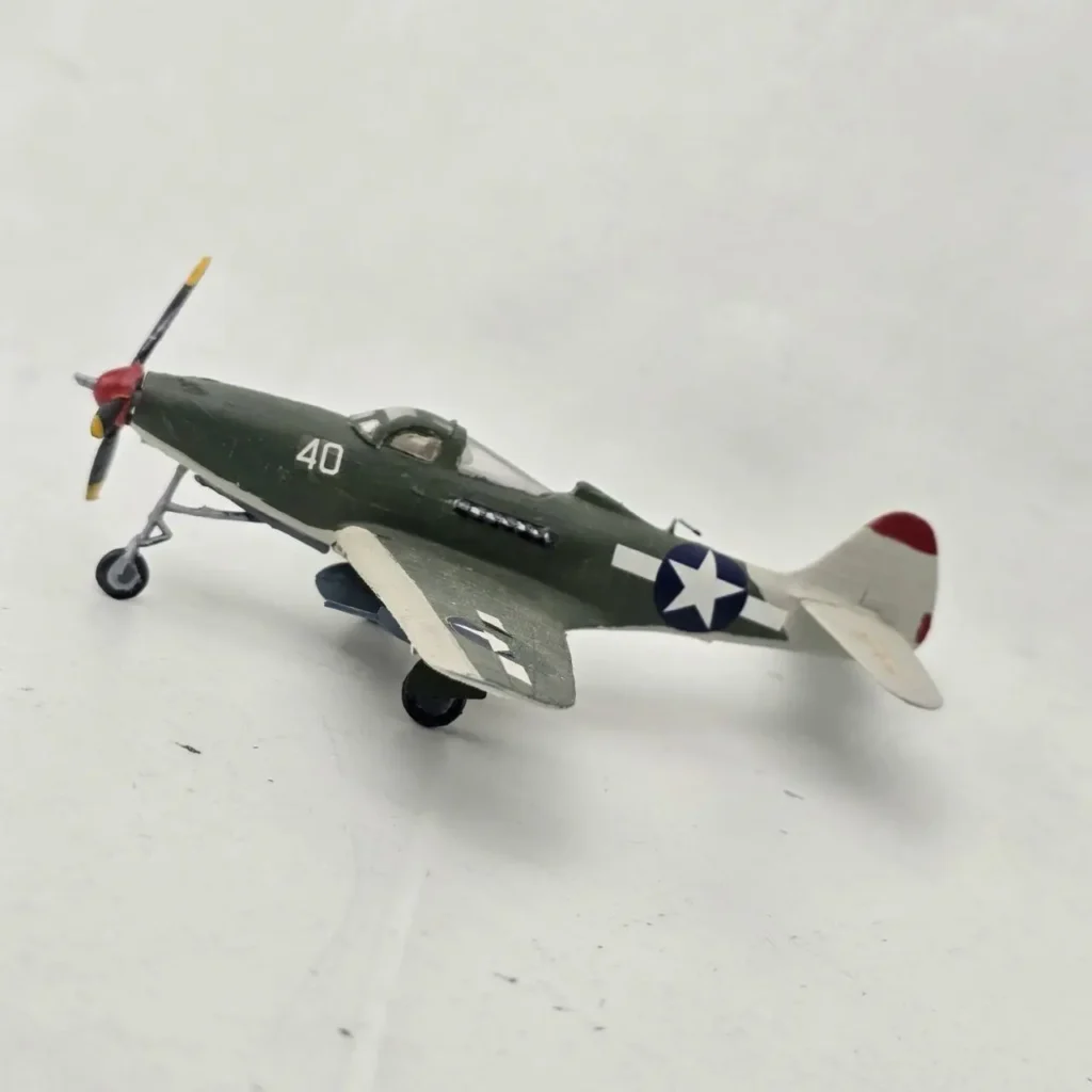 Maqueta de avión de combate verde americano de la Segunda Guerra Mundial con insignia de estrella. by Remates Narvaja