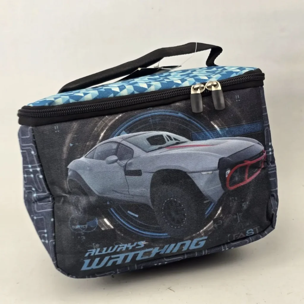 Lonchera azul y negra con diseño de coche deportivo gris y texto "Always Watching". by Remates Narvaja