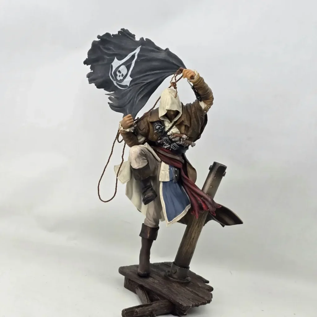 Figura coleccionable de Edward Kenway de Assassin's Creed Black Flag sosteniendo la bandera pirata. by Remates Narvaja