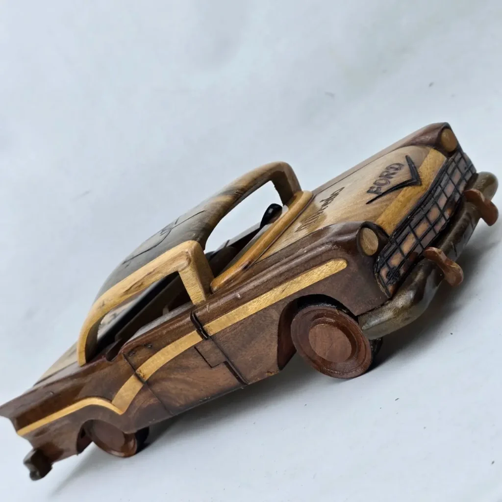 Coche Ford clásico de madera tallada, modelo o caja de puzzle. by Remates Narvaja