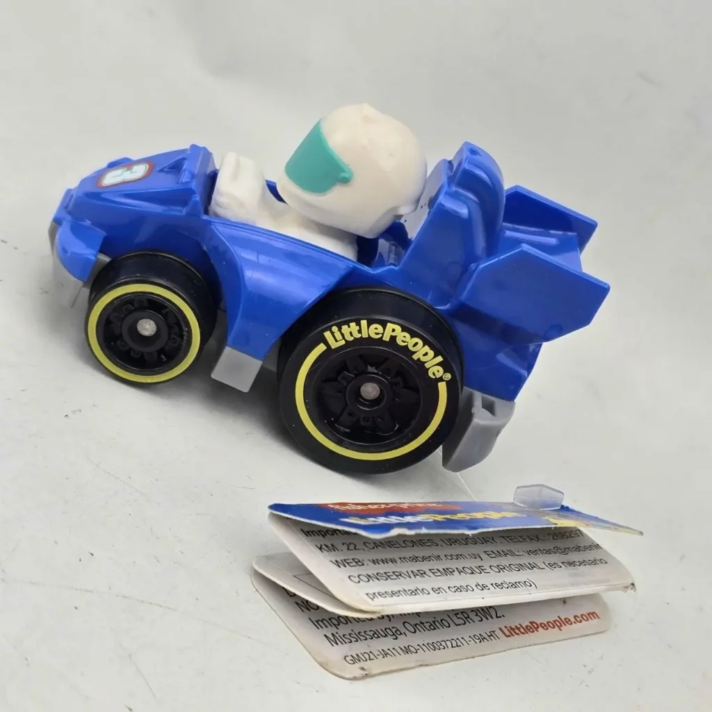 Coche de carreras azul Little People con piloto. by Remates Narvaja