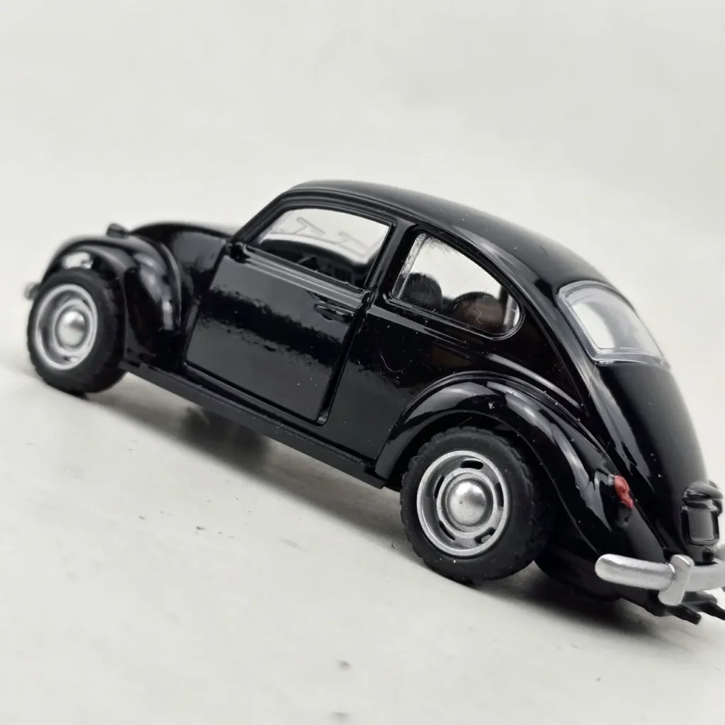 Modelo de coche Volkswagen Escarabajo negro. by Remates Narvaja