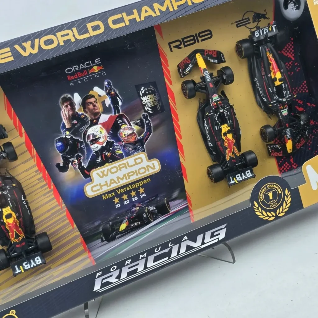 Set de modelos Red Bull Racing RB19 de Max Verstappen, campeón de F1. by Remates Narvaja