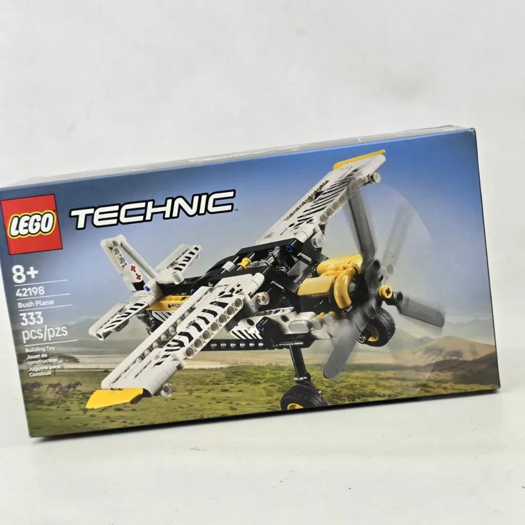 Caja del set LEGO Technic 42198 Bush Plane, un avión de hélice blanco, negro y amarillo. by Remates Narvaja