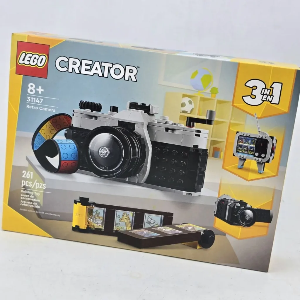 Caja del set LEGO Creator 31147 Retro Camera 3 en 1, mostrando la cámara principal, TV y videocámara. by Remates Narvaja
