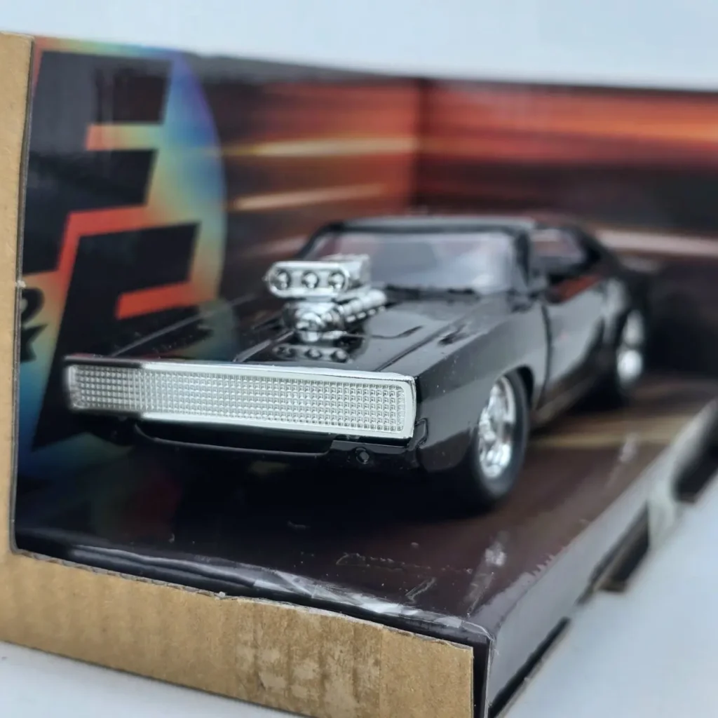 Maqueta Dodge Charger negro de Fast & Furious con supercargador en caja. by Remates Narvaja