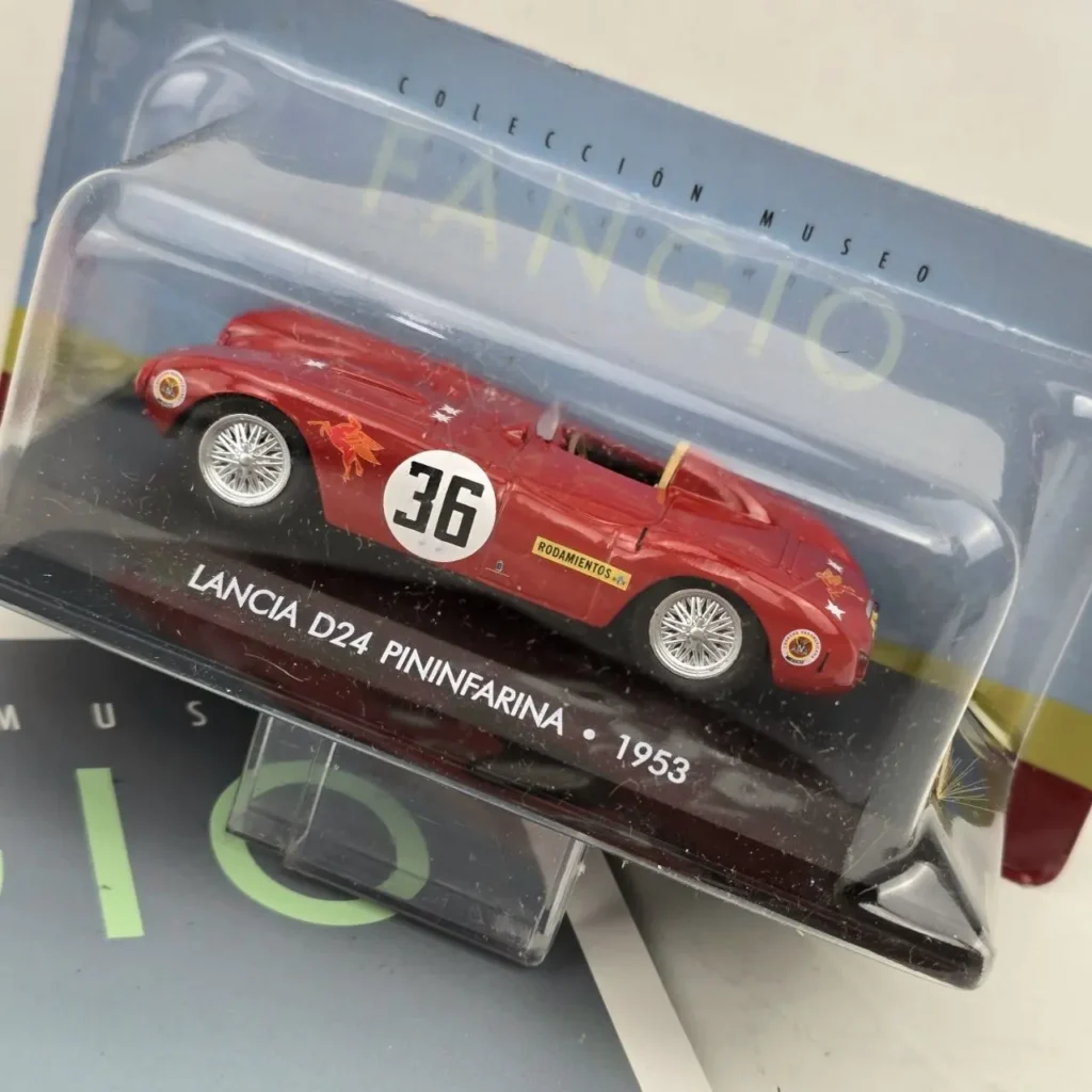 Miniatura Lancia D24 Pininfarina 1953 roja con el número 36 de la Colección Fangio. by Remates Narvaja