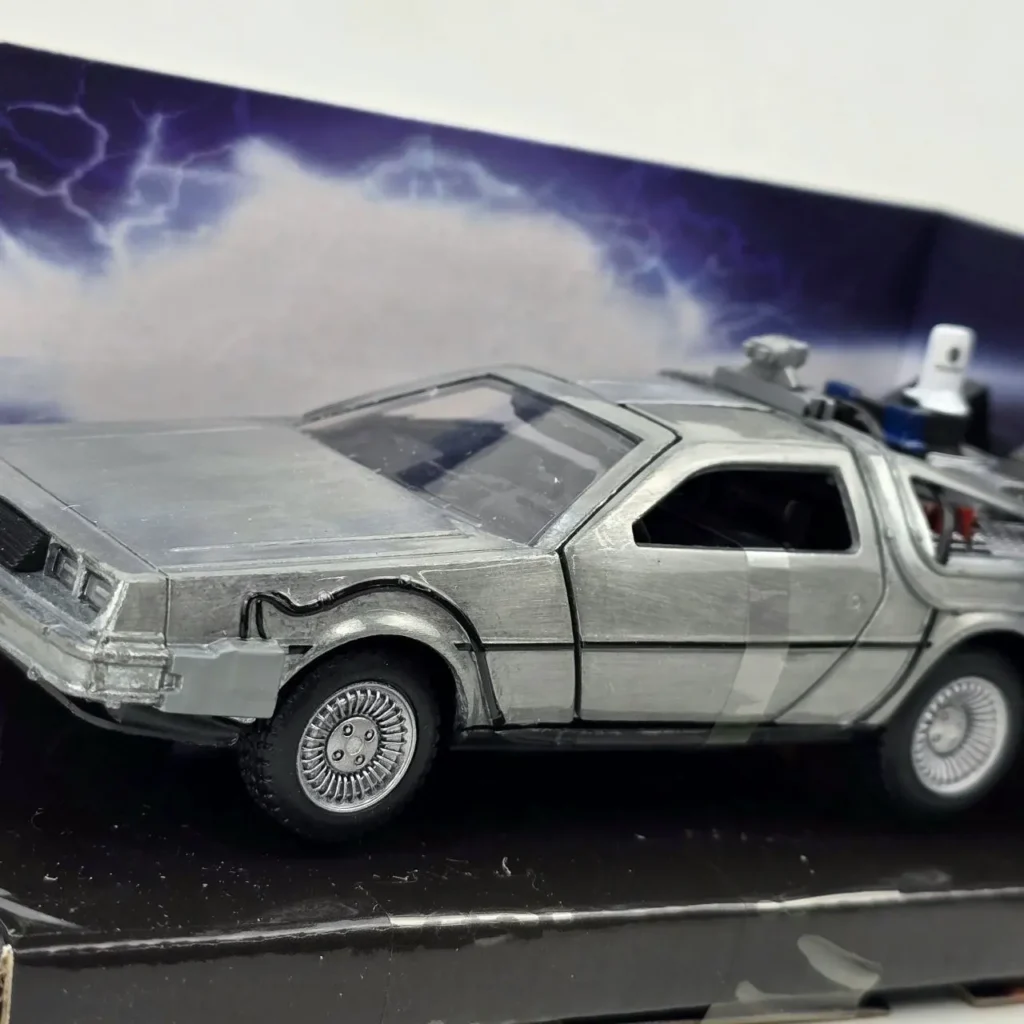 DeLorean Máquina del Tiempo de Regreso al Futuro, modelo a escala. by Remates Narvaja