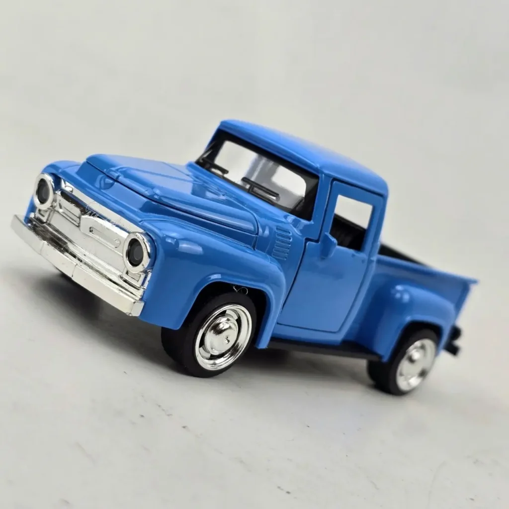 Camioneta pickup azul clásica de juguete. by Remates Narvaja